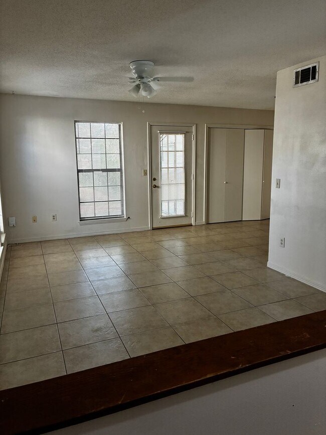 Foto del edificio - 873 Fairview Dr