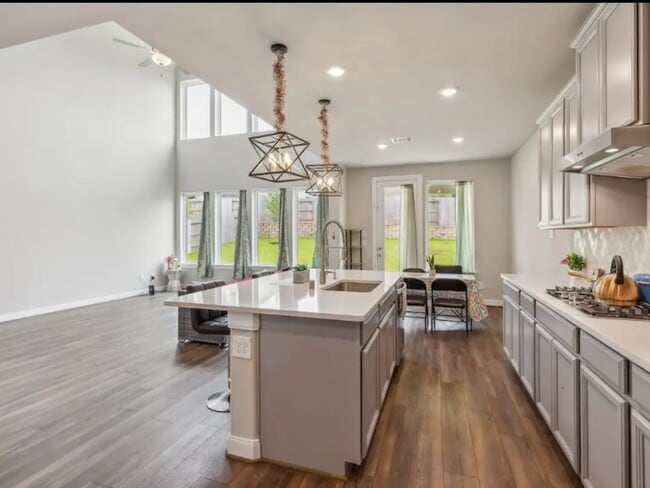 Building Photo - 4 Bedroom Single Family Home in Montgomery