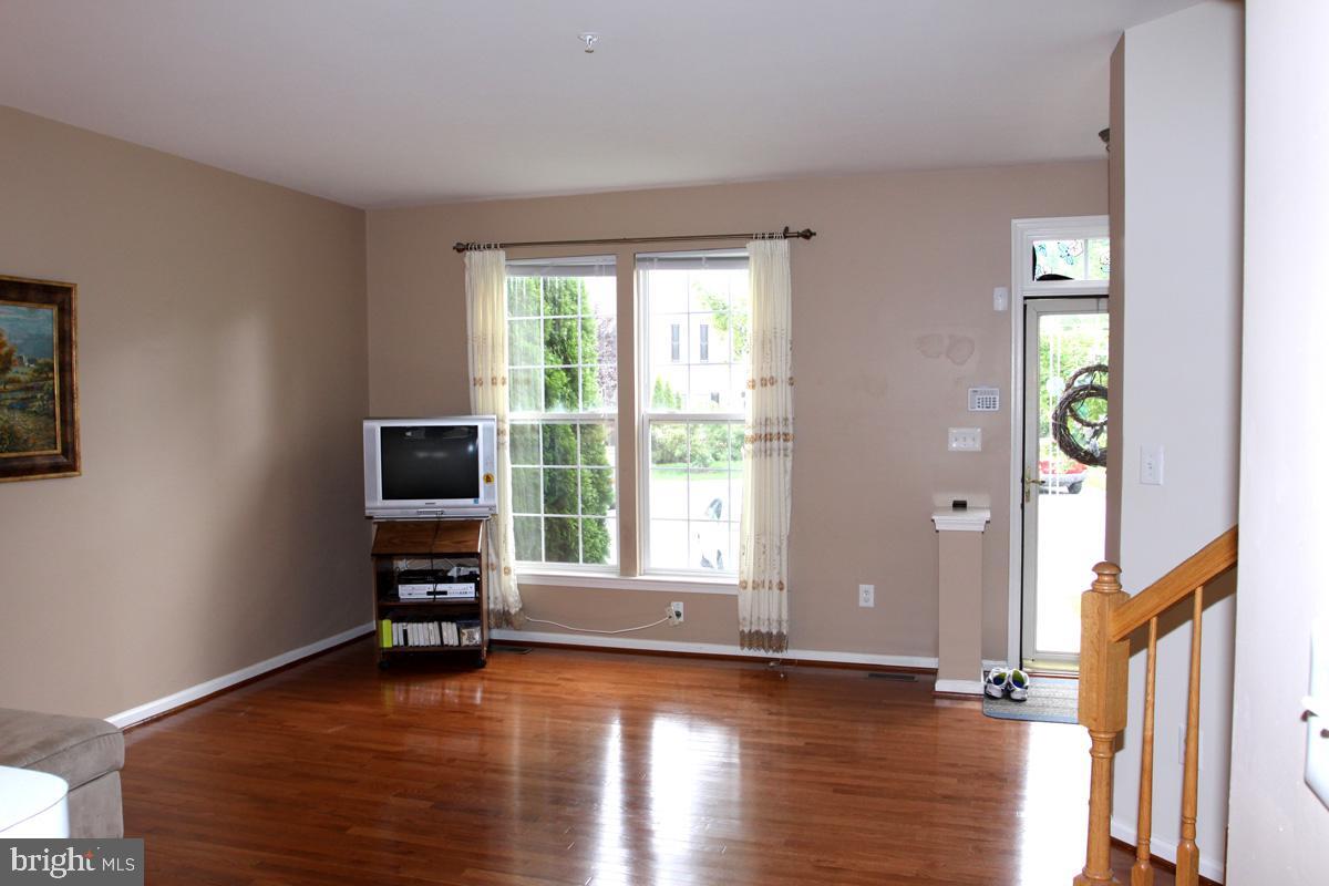Foto principal - 8867 Papillon Dr