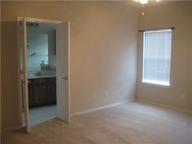 Building Photo - 2110 Charlotte Estates Dr