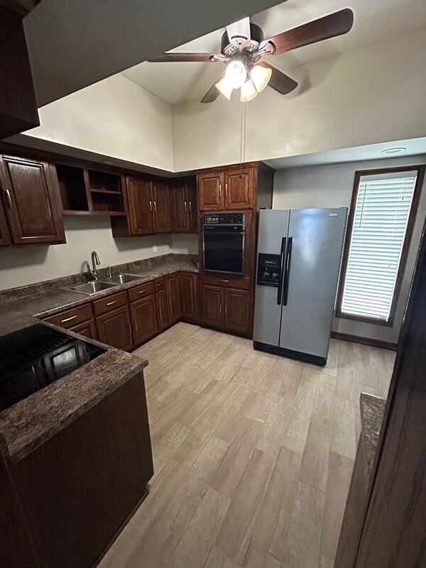 Building Photo - 4004 Avenue Q