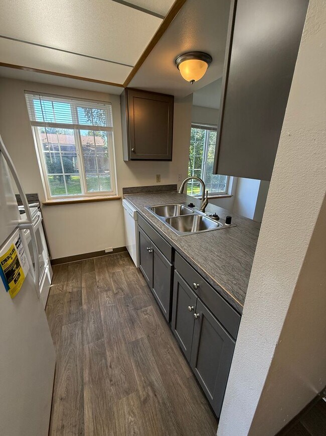 Foto del edificio - 1409 Bradley Ln