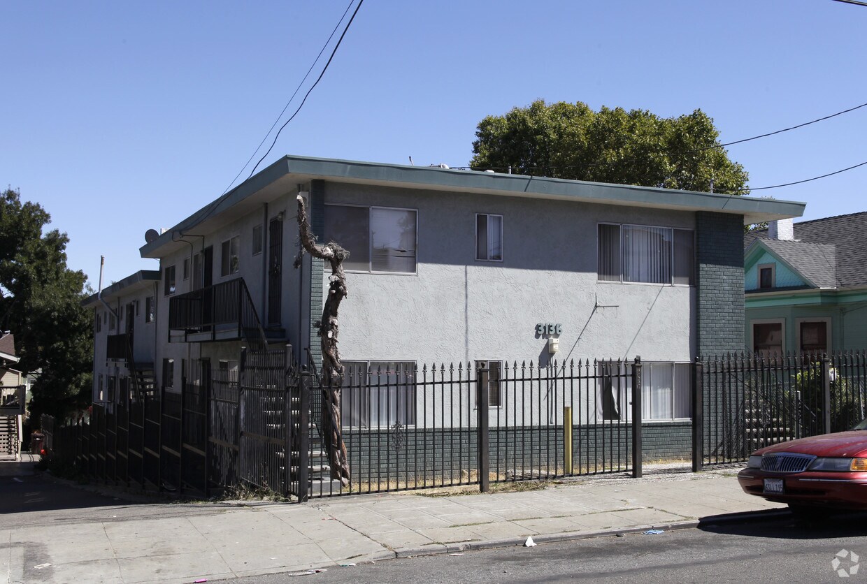 Primary Photo - 3136 Coolidge Ave