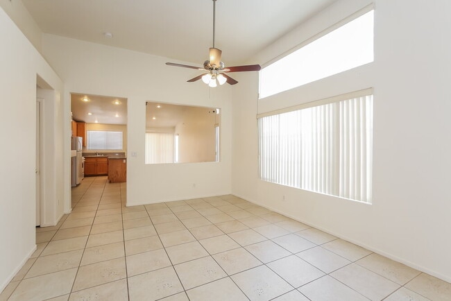 Foto del edificio - 6059 Evening View St