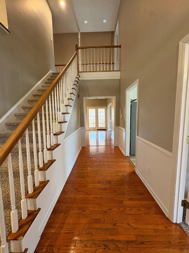 Building Photo - Beautiful executive home, in desirable neighborhood close to schools and Fort Bragg