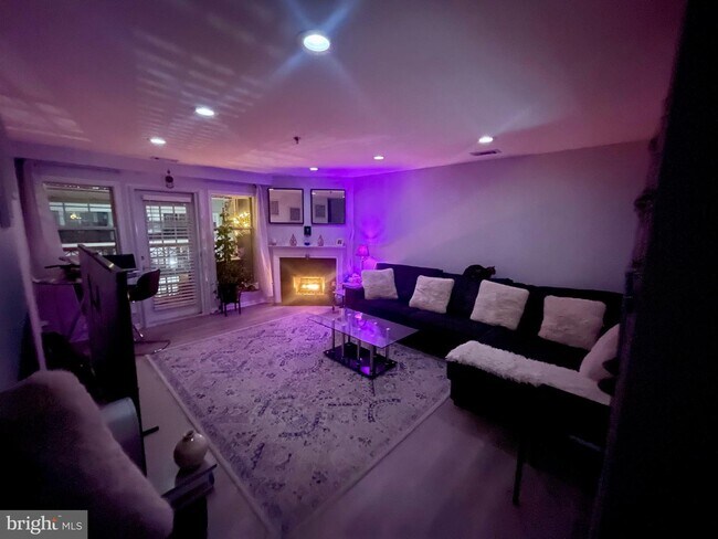 Foto del edificio - 5565 Seminary Rd