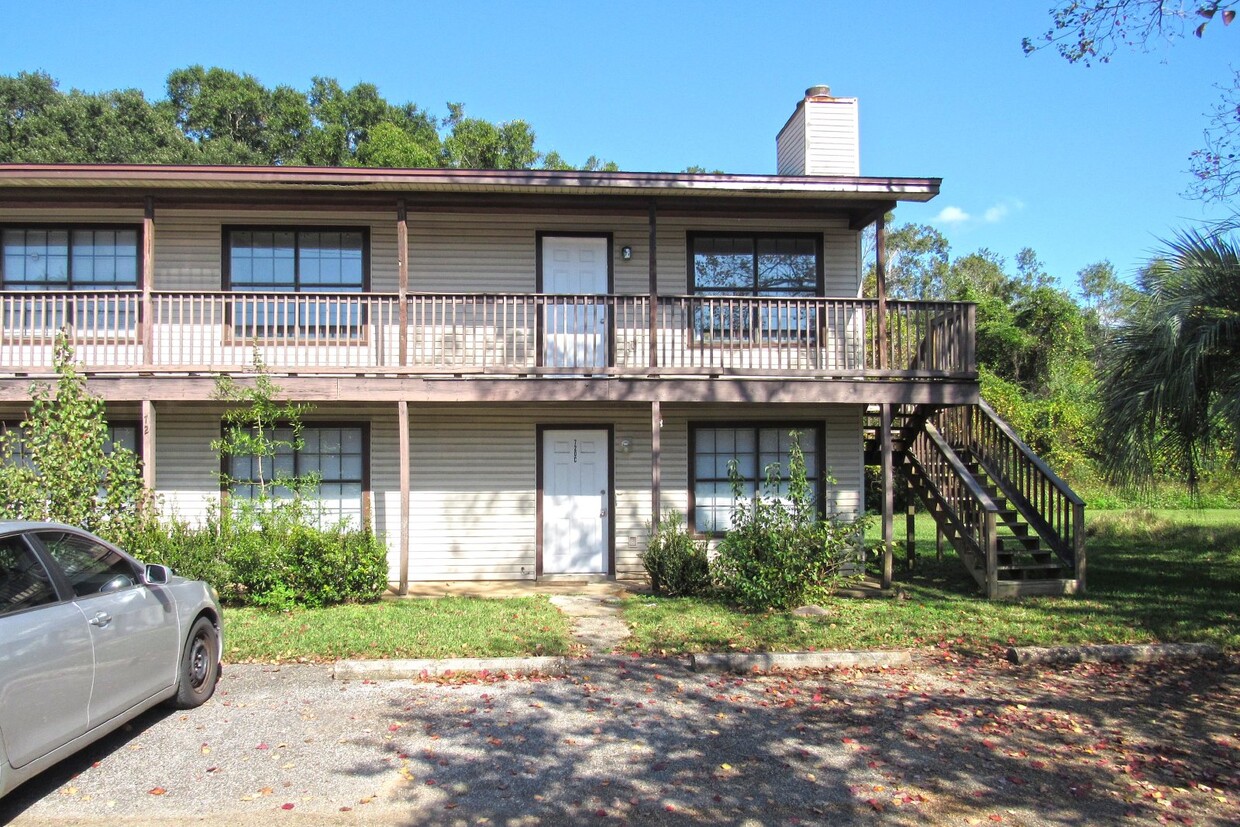 Foto principal - Upstairs 2BR/1BA Apartment Off 9 Mile Rd –...