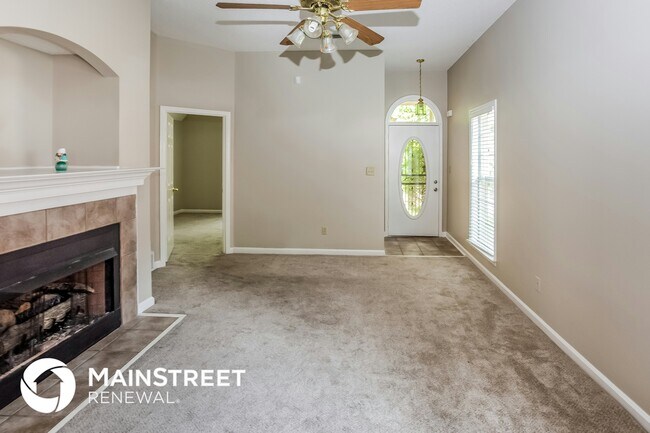 Foto del edificio - 6999 Parkbrook Ln
