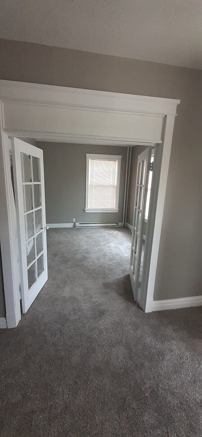 Primary bedroom - 315 N 7th St