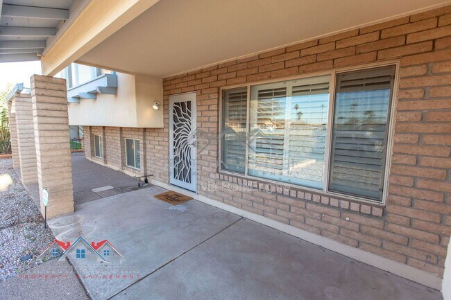 Building Photo - 1735 W Pampa Ave