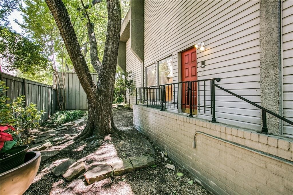 Primary Photo - 2614 Hood St