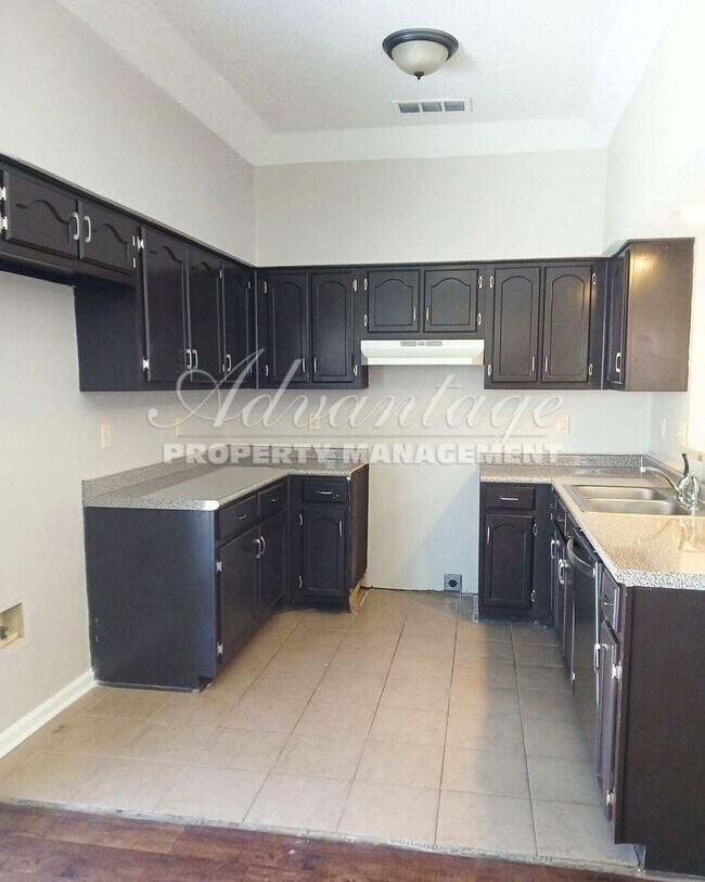 Foto del edificio - Newly Updated 3 bed / 2 bath home in
