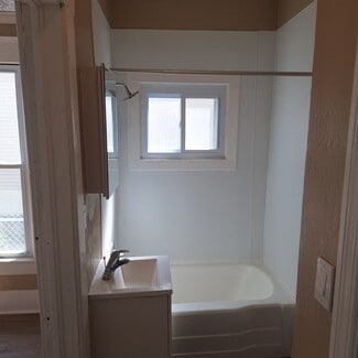 Building Photo - 2282 E 100th St