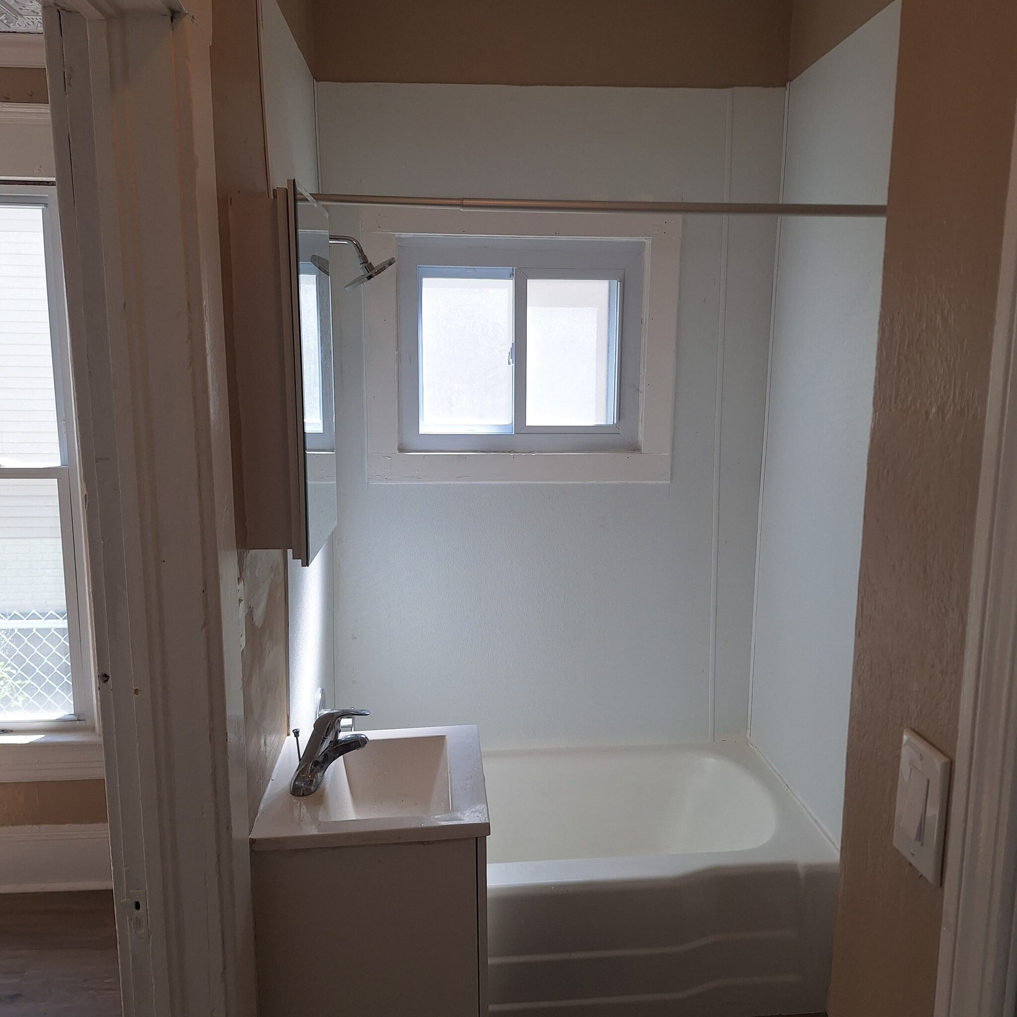 2282 E 100th St Cleveland, OH 44106 – photo 1