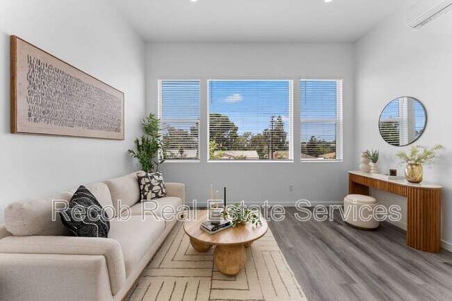 Foto del edificio - 5256 Adams Ave