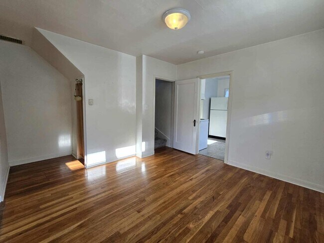 Foto del edificio - 309 W 3rd St