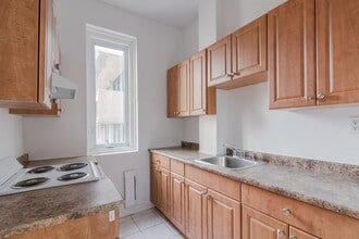 Building Photo - 2045 Rue Lambert-Closse