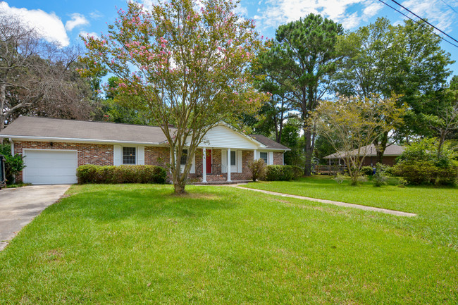 Building Photo - Beautifully Renovated West Ashley Home