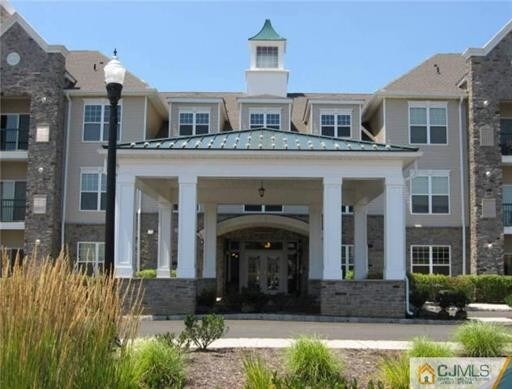 Foto del edificio - 100 Middlesex Blvd