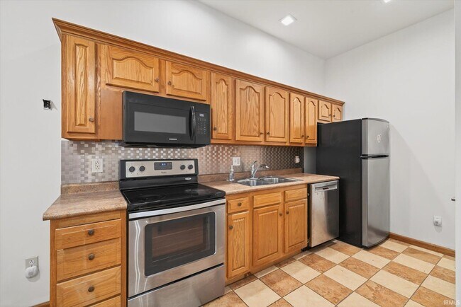 Foto del edificio - 110 W 6th St