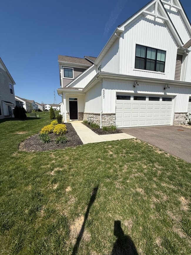 Foto del edificio - Stunning Westerville Condo with Loft | 2,086 Sq Ft | Garage | Move-In Ready