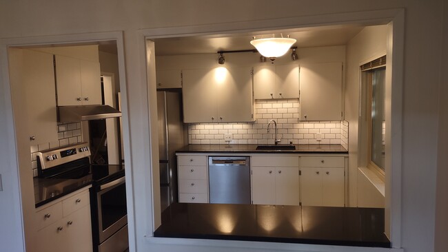 Kitchen - 2215 W Raye St