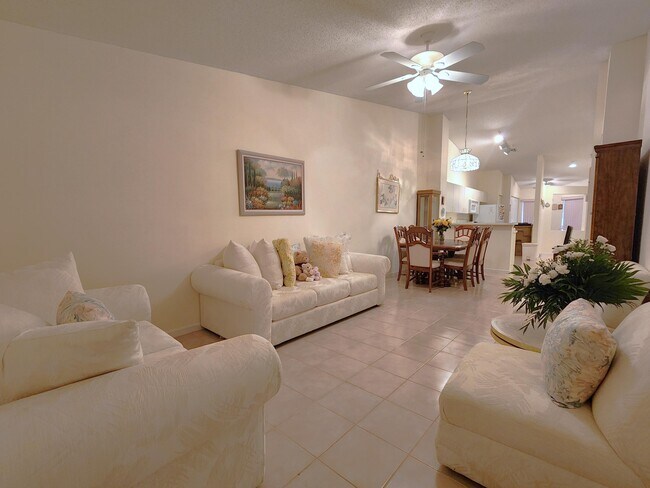 Foto del edificio - 743 NW 42nd Pl