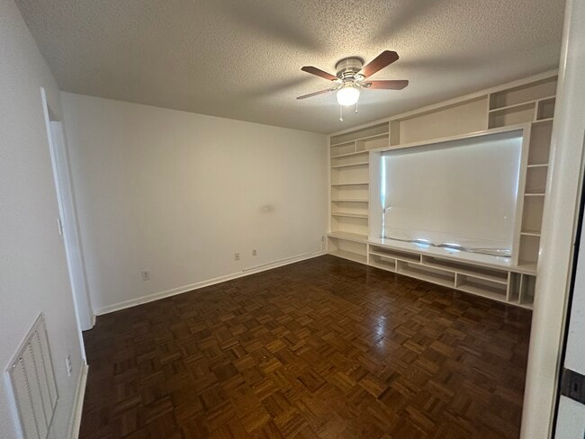 Building Photo - 6230 Goldenmoss Way