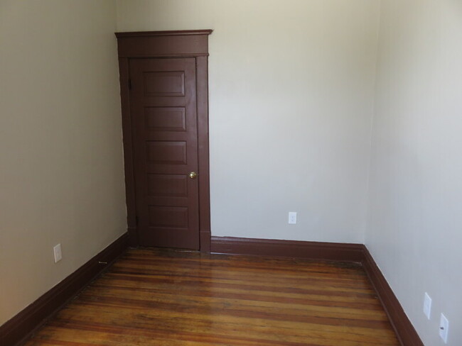 Foto del edificio - 608 W 3rd St