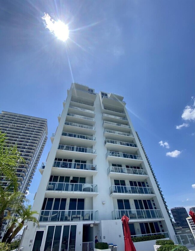Foto del edificio - 501 NE 31st St