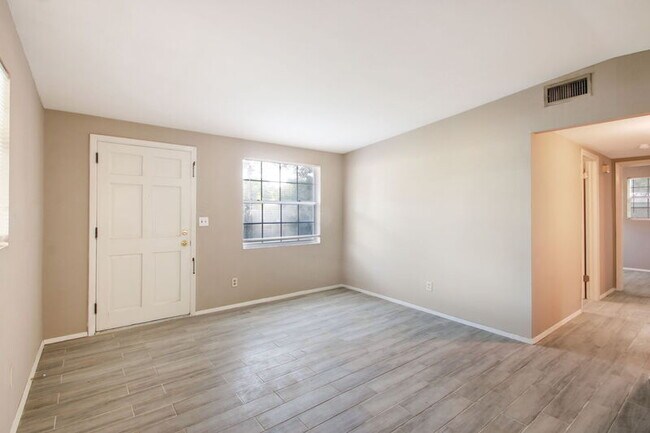 Building Photo - 10342 Mayan Dr