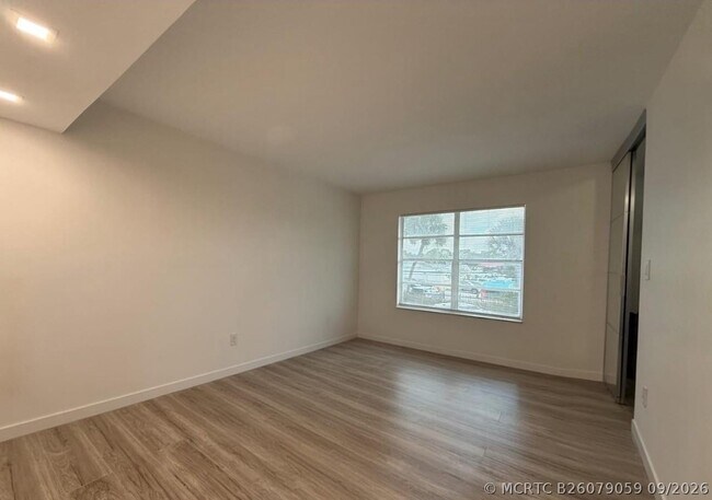 Building Photo - 809 W Oakland Park Blvd
