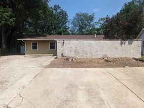 Building Photo - 6 Southwood Ct