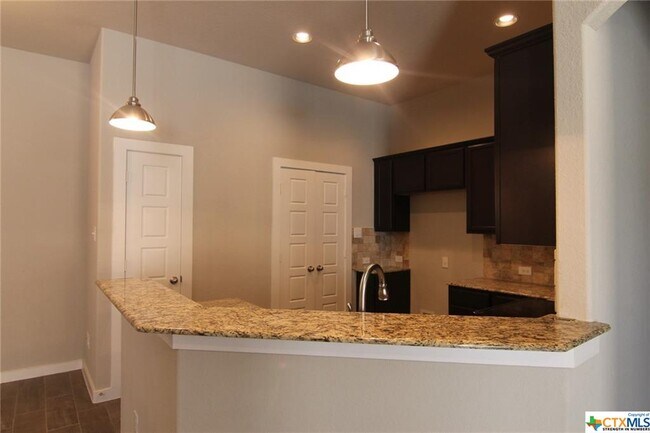 Foto del edificio - 533 Creekside Frst