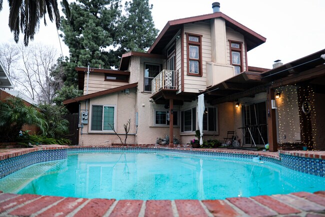 Foto del edificio - 7716 Faust Ave