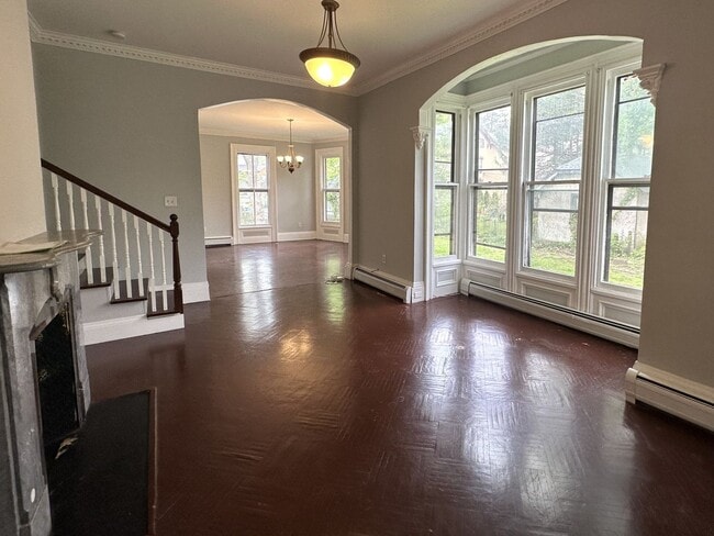 Building Photo - 11 Rockview Ave