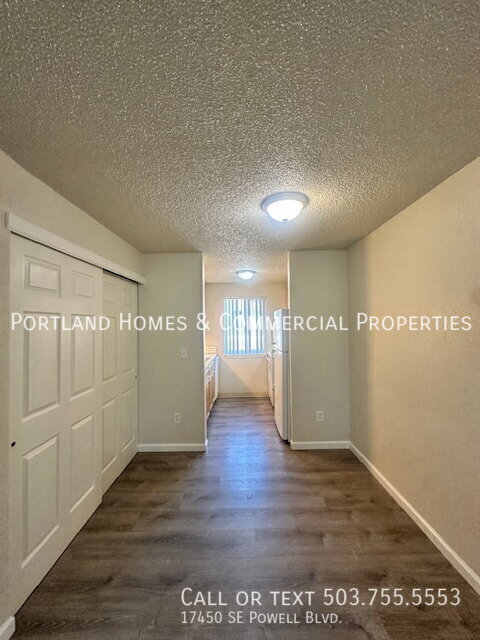 Foto del edificio - 17450 SE Powell Blvd