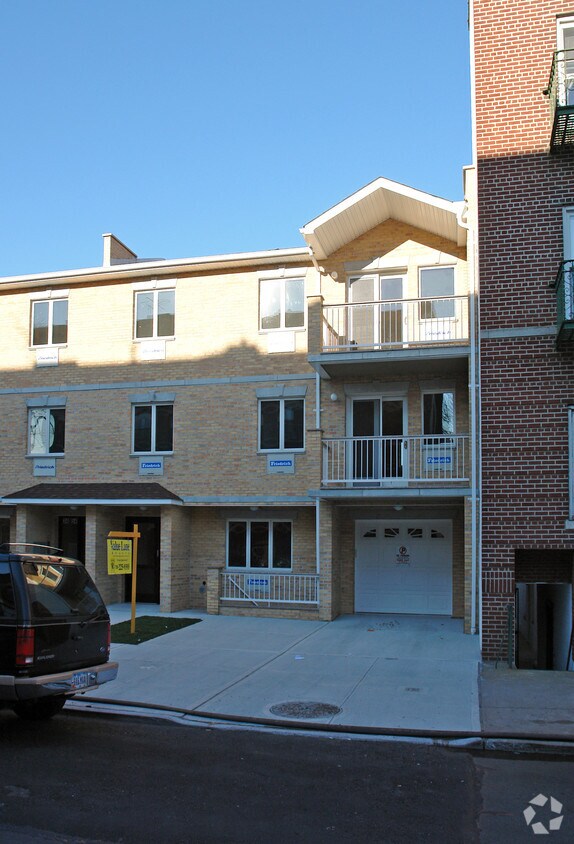 Building Photo - 34-52 32nd St