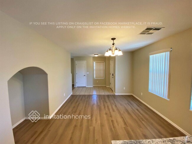 Foto del edificio - 3059 E Harrison St