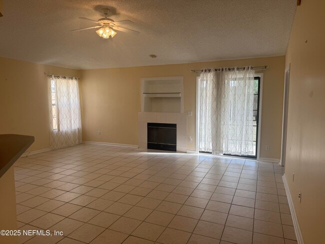 Foto del edificio - 7441 Carriage Side Ct