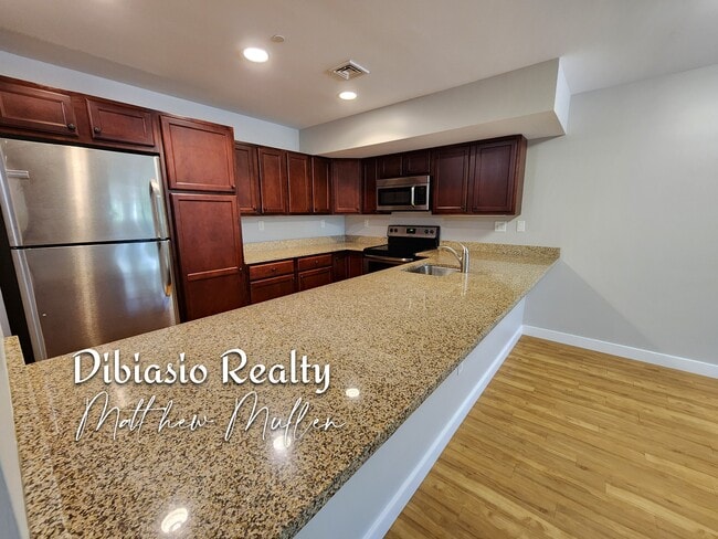 Building Photo - 19 Pond St