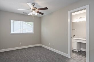 Building Photo - 18178 Woodsdale Ct