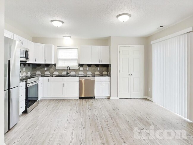 Building Photo - 1730 E Fork Dr