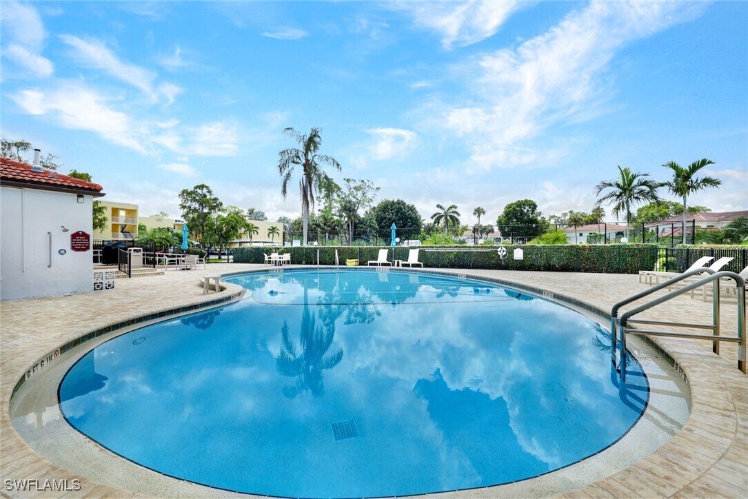 Foto del edificio - 1055 Forest Lakes Dr