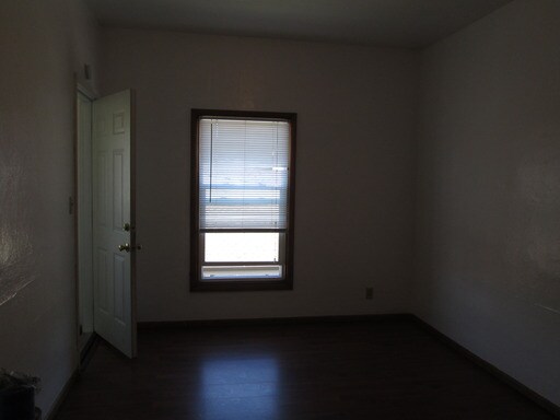 Building Photo - 242 NW Chehalis Ave