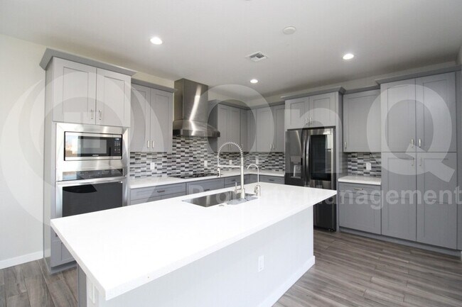 Building Photo - 17113 N 61st Dr