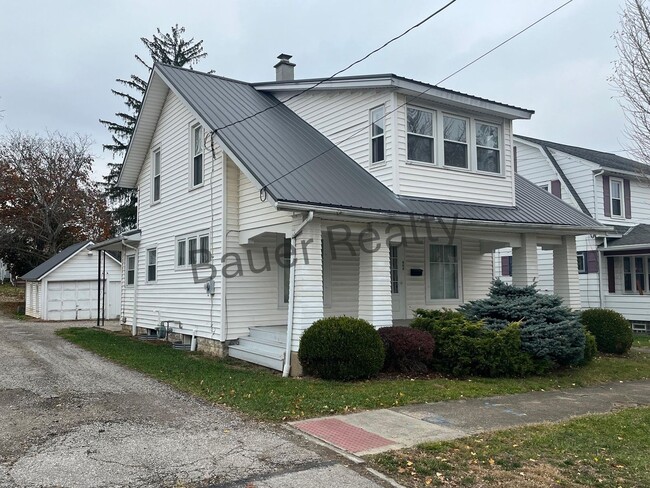 Building Photo - Beautiful 4 Bedroom on Ashland's South Side