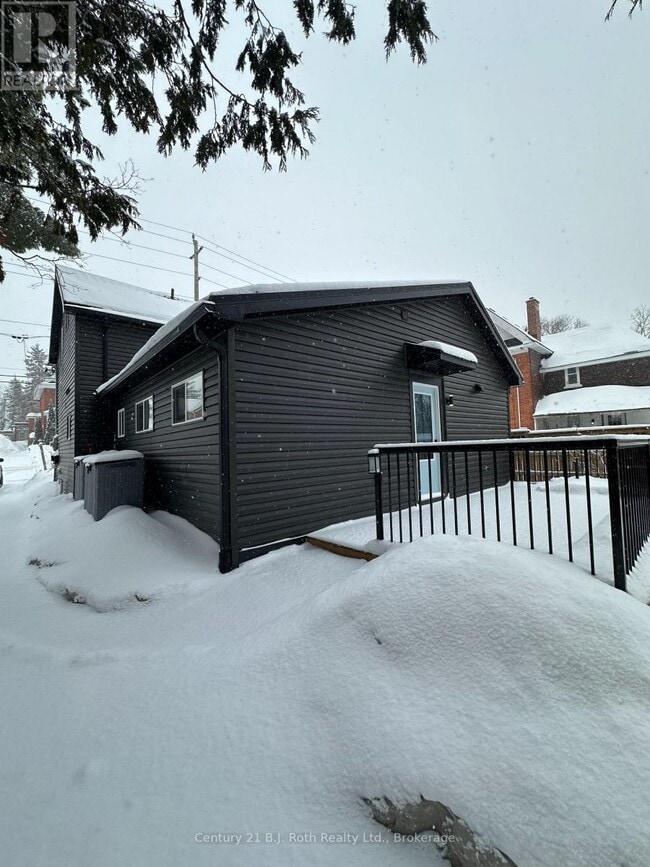 Building Photo - 274 Mississaga St W