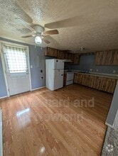 Building Photo - 214 Patricia Dr