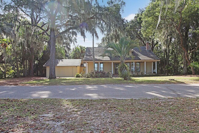 Foto del edificio - Lake Mary - 4 Bedroom, 2 Bathroom, Lake View and Access- $2,845.00